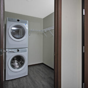 1B/1B/Den - Entry & Laundry